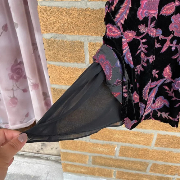 REBECCA MINKOFF
Arlette Printed Velvet Short-sleeve Dress Size 4 - Picture 12 of 13